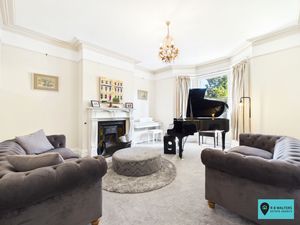 Living Room- click for photo gallery